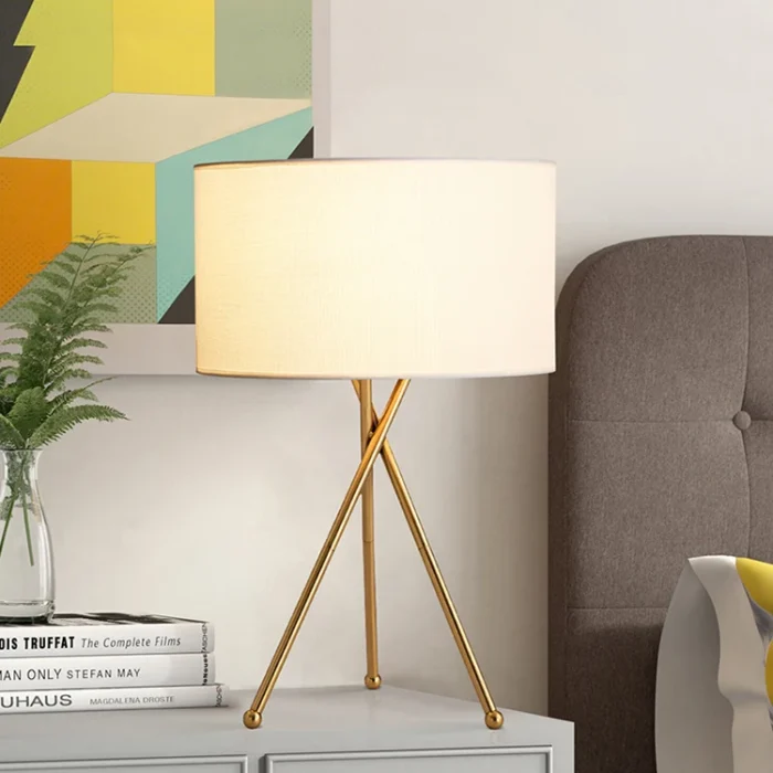 Kassa Tri-stand Table Lamp