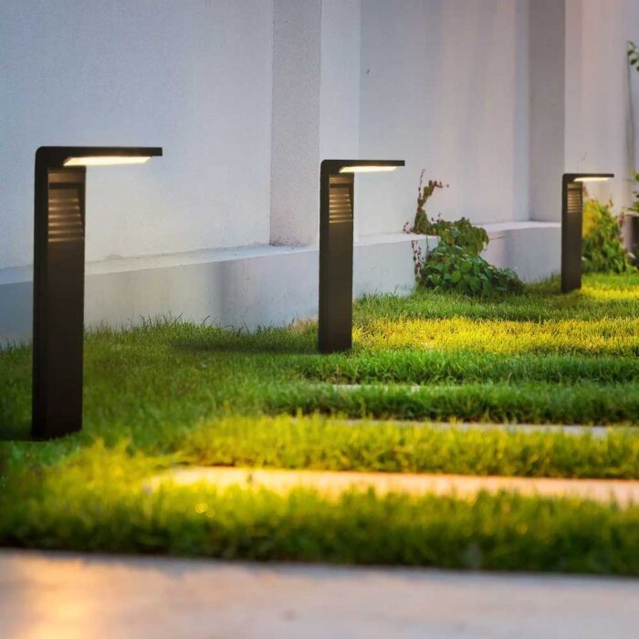 Tecko Solar L-Shaped Pathway Lamp